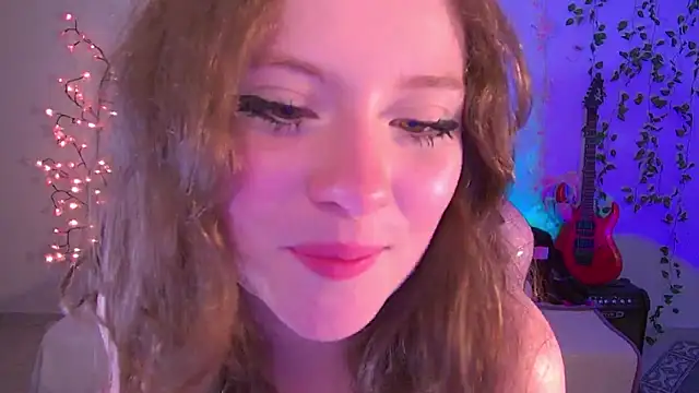 Lil_bela's cam snapshot