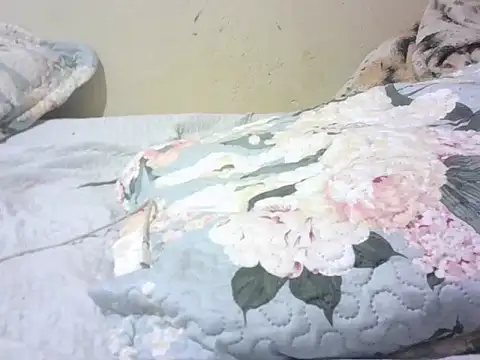 lorraine2036 live sex cam