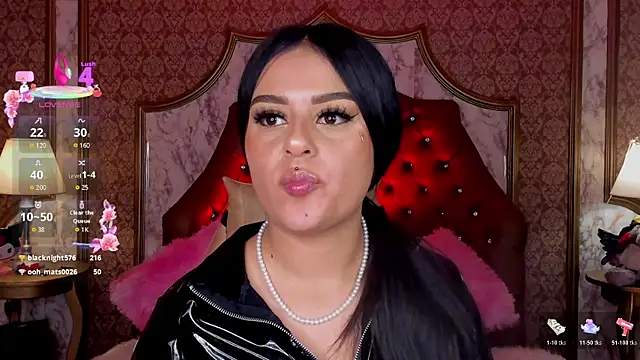 SoffiQueen live sex cam