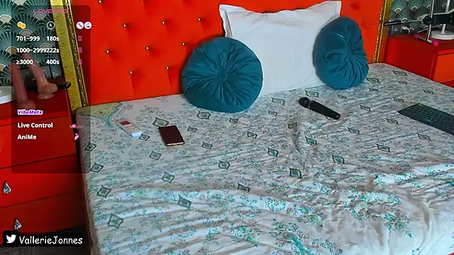 VallerieJones live sex cam