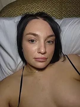 HotDevilGirl_'s cam snapshot