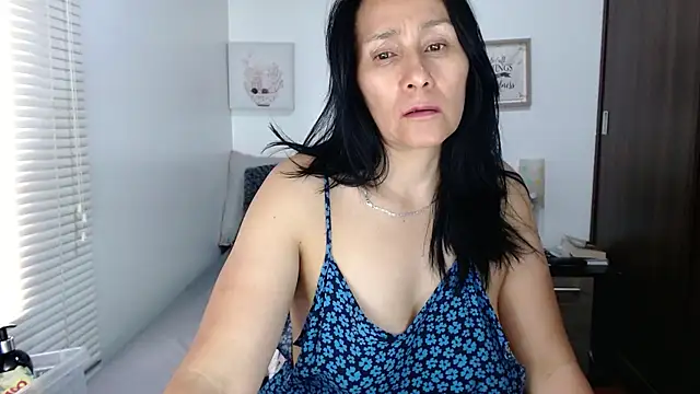 Maira_B live sex cam