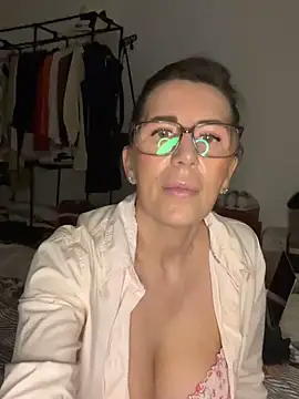 NaughtyMilla live sex cam