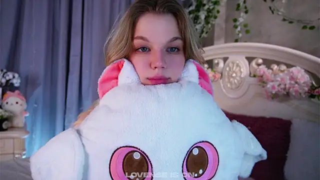 EdlinAlliston's cam snapshot