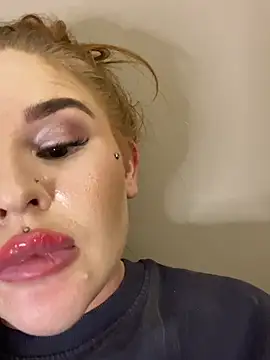 RedFoxQueen live sex cam