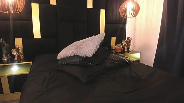 Lucio__Fox live sex cam