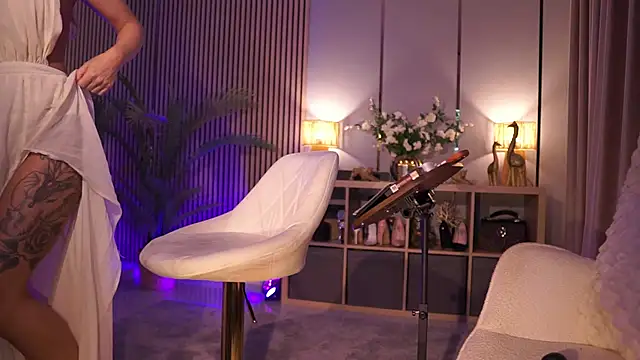 MissEmaDivine's cam snapshot