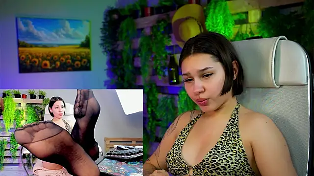 KimClarks_'s cam snapshot