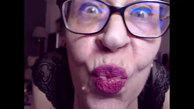 HornyMilf_555 live sex cam