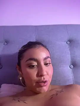 Elina_Hills's cam snapshot