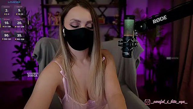 careful_i_bite_nya's cam snapshot