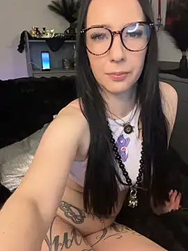 Trixie-Tainted live sex cam