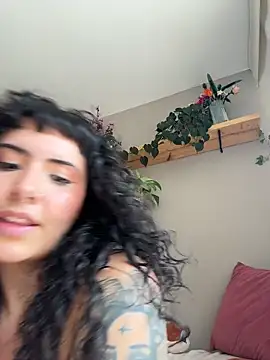 SugarTroubl33 live sex cam