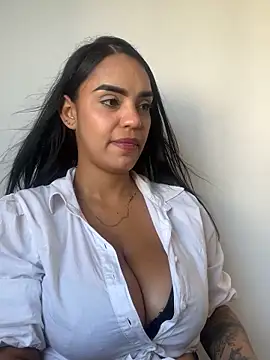 Sara-77 live sex cam