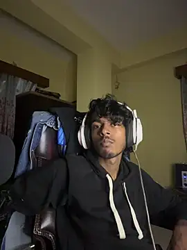 RavenKisses live sex cam