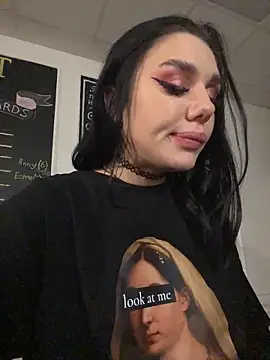 MaeveMoon live sex cam