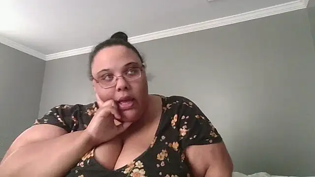 SexyBBW10790's cam snapshot