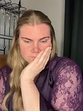 SexyBlondJoanna's cam snapshot