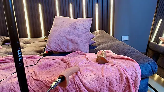 brunette_candyy_'s cam snapshot