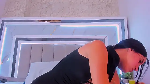 IsaBlue's cam snapshot