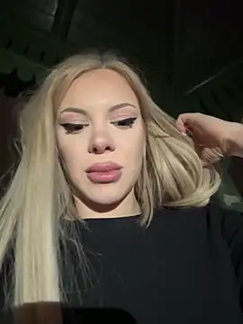 AlyssaFoxx_'s cam snapshot