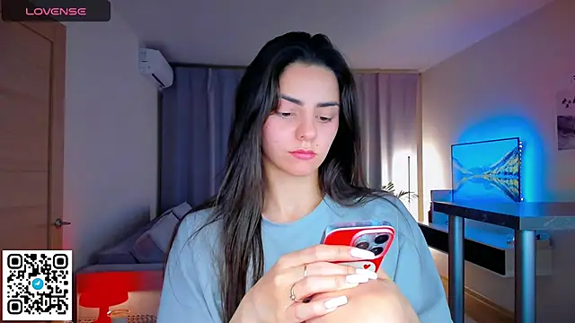 EmiliaZen's cam snapshot