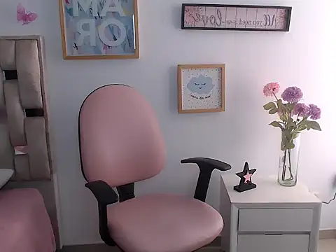 Aantoniaa_brown27's cam snapshot