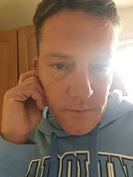 Bigtater1999 live sex cam