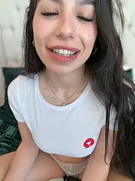 LoveLillyy's cam snapshot