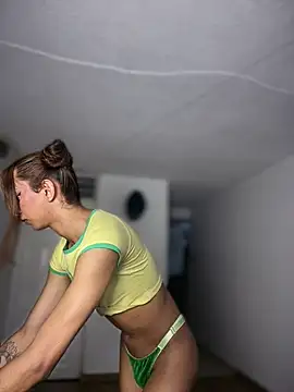 Nikol_Rang__ live sex cam