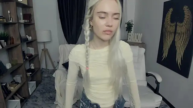 KristalCrowner's cam snapshot