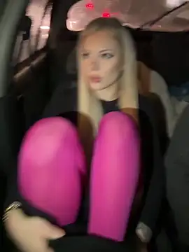 AlyssaFoxx_'s cam snapshot