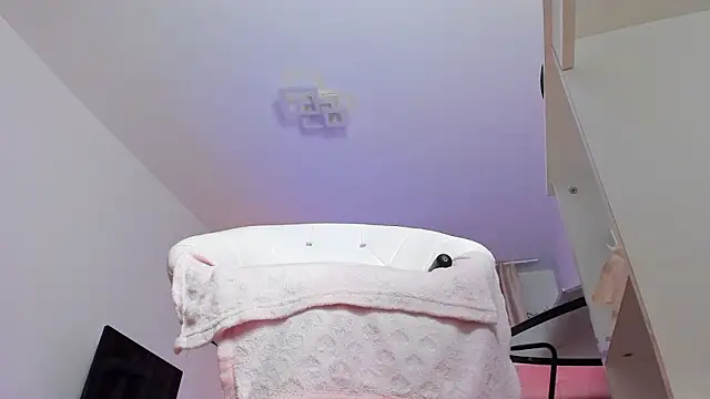 xqueenyasmine's cam snapshot