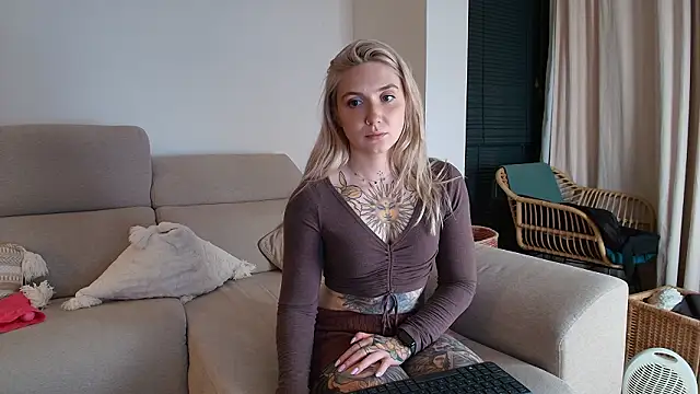 tattoobbgirl's cam snapshot