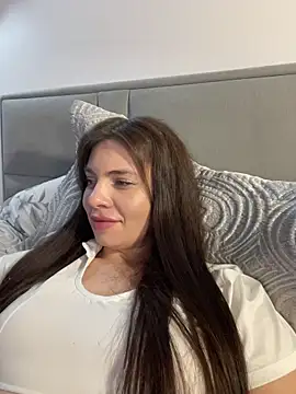 CurlyLara live sex cam