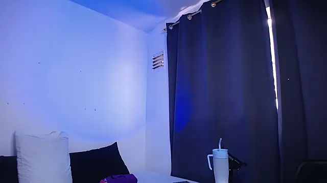 Nicol_Love0's cam snapshot