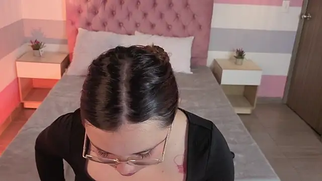 little_emma0's cam snapshot