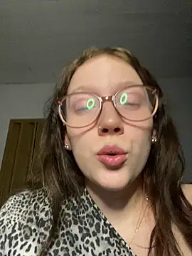 YoungLisaa18 live sex cam