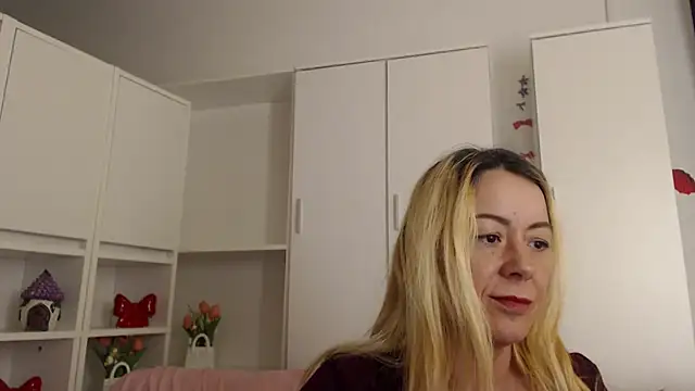 _karolynesyera_ live sex cam