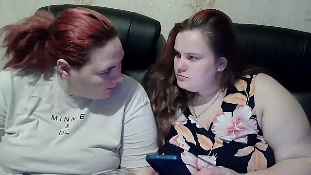 HollyXXXEva's cam snapshot