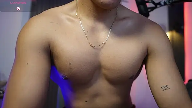 TaylerCross_'s cam snapshot