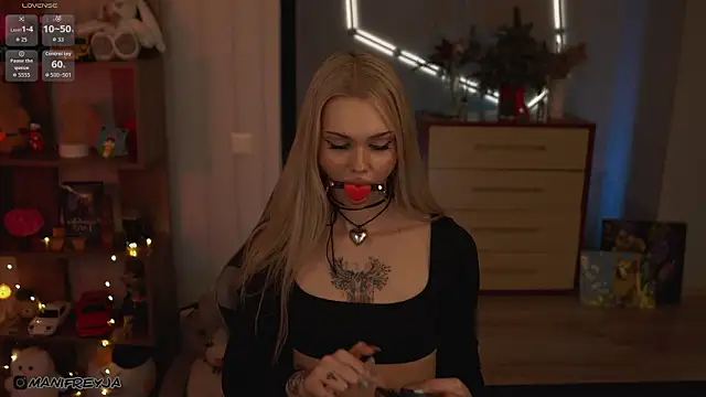ManiFreyja's cam snapshot