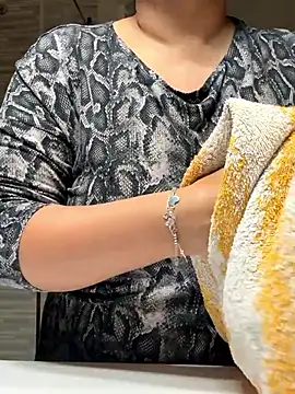 gatitalocahot's cam snapshot