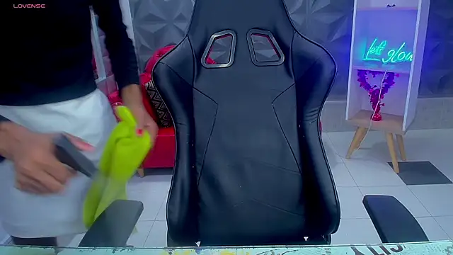 becky_lynch_102's cam snapshot