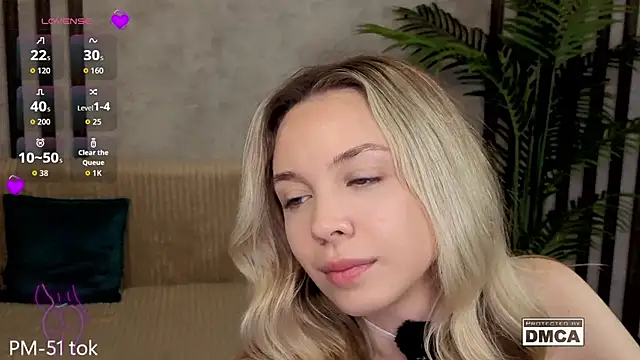 Holl1Would's cam snapshot