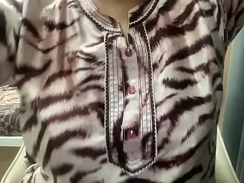 sassypooja live sex cam