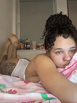 urprettygirlleenay's cam snapshot