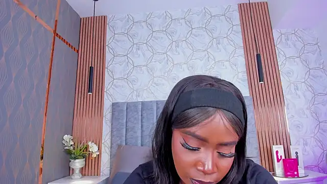 Britanymooree's cam snapshot