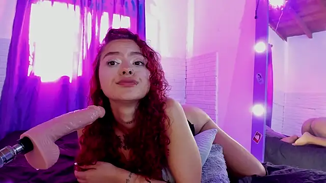 Caroline_Clark420's cam snapshot