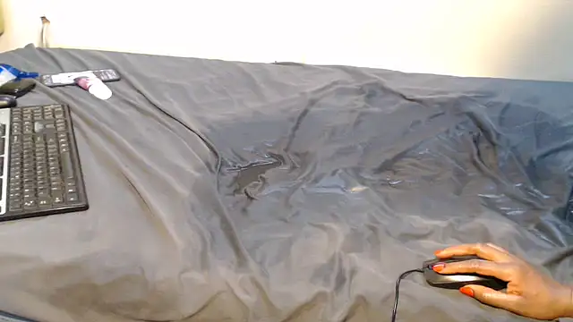 karen-001's cam snapshot